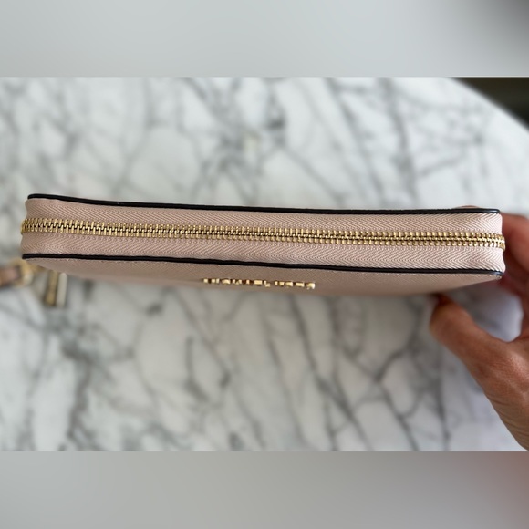 MICHAEL MICHAEL KORS
Leather Continental Wristlet - Picture 7 of 10